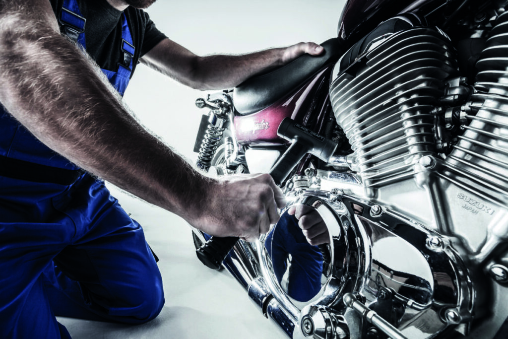 Der BLACKCRAFT und auch die anderen Halder-Schonhämmer verhindern Beschädigungen wie Kratzer und Macken auf sensiblen Oberflächen.