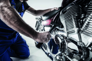 Der BLACKCRAFT und auch die anderen Halder-Schonhämmer verhindern Beschädigungen wie Kratzer und Macken auf sensiblen Oberflächen.