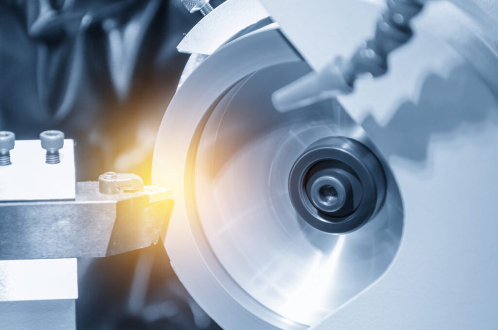 Freischneidend bei kühlem Schliff – mit der Norton Winter Keramikbindung PCX bietet der führende Schleifmittelhersteller Saint-Gobain Abrasives Premium-Schleifmittel an, PKD- und PcBN-Werkzeuge qualitativ hochwer-tig, produktiv und wirtschaftlich zu schleifen.