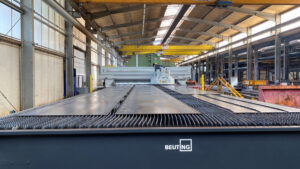 Die LaserMat® II bietet Klostermann genau die passende Lösung für die Bearbeitung von sehr großen und schweren Blechen, die die Stahlexperten gesucht hatten.