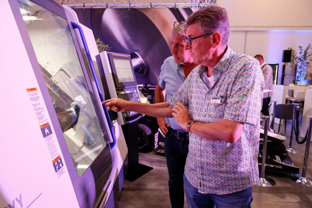 In lockerer Atmosphäre konnten die Besucher des Open House neuste Citizen Dreh-maschinentechnologie live erleben.