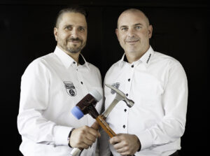 Und da die Eisenwarenmesse eben speziell den Fachhandel anspricht, finden auch die neusten Displays, Aufsteller, Aktionsangebote und Präsentationsmöglichkeiten am Messestand der Hammer-Experten.