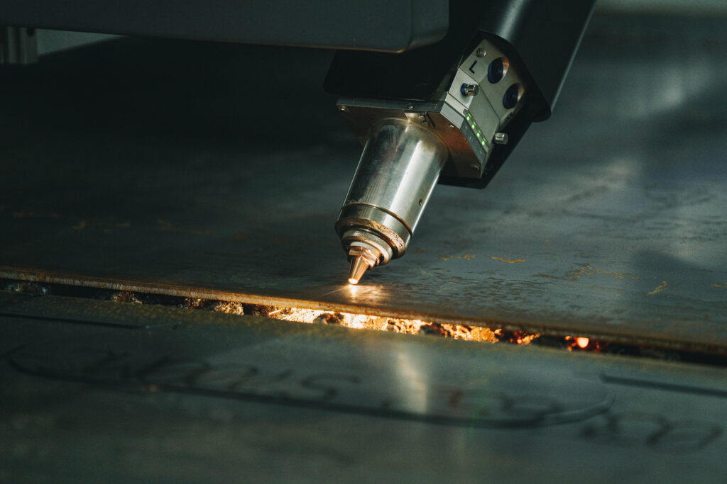 Das neue hochdynamische Laserfasenaggregat Bevel-U ermöglicht die Herstellung präziser und wiederholgenauer Fasenteile – ein großer Vorteil bei der Kantenvorbereitung für automatisiertes Roboterschweißen.