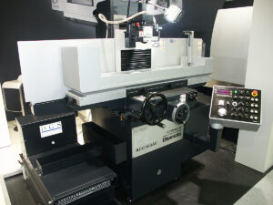 Die Flachschleifmaschine ACC450AV