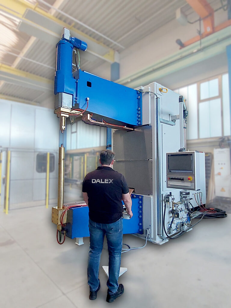 7924.Probeschweissungen auf der XXL Schweissmaschine web