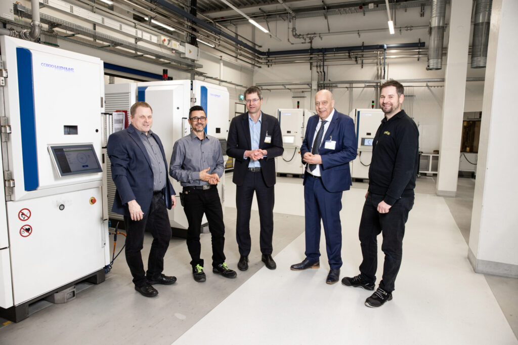 Starke Partner (v. l.): Dr.-Ing. Matthias Luik, Leiter Forschung und Entwicklung Paul Horn GmbH, Maurizio Colecchia, Abteilungsleiter Beschichtung Paul Horn GmbH, Dr.-Ing Christoph Schiffers, Produktmanager Technology CemeCon AG, Thomas Schaaf, Area Sales Manager CemeCon AG und Frederic Neumann, stellvertretender Abteilungsleiter Beschichtung Paul Horn GmbH.