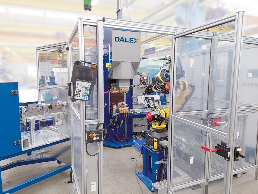 Nach kompetenter Beratung stimmten die Experten von DALEX die Mittelfrequenz-Buckelschweißanlage perfekt auf den Anwendungsfall ab: Sie ist ausgestattet mit dem von DALEX entwickelten EPS-Antriebssystem, automatischer Zuführung und Handlingsroboter zur Bestückung, Entnahme und Ablage der Bauteile.