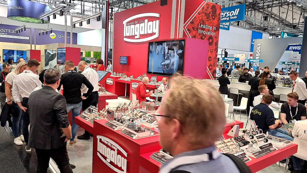 Zahlreiche innovative Werkzeuglösungen machten die Partnerstände von Tungaloy und NTK zum Besuchermagnet. In Deutschland sind beide Produktmarken in der Tungaloy-NTK Germany GmbH vereint.