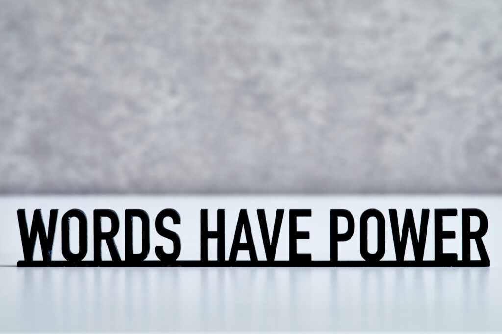 "Words have power" – Worte gestalten Marken, beeinflussen Meinungen und formen erfolgreiche PR-Strategien. Perfekt für Content-Marketing, Storytelling und Unternehmenskommunikation.