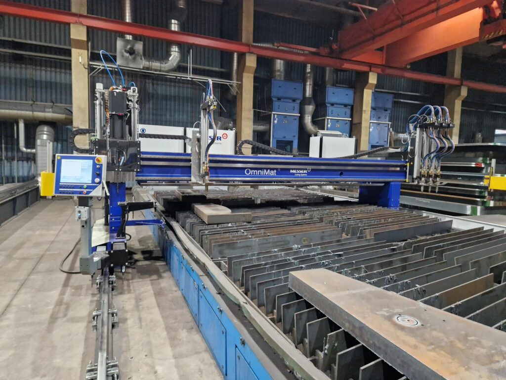 Die OmniMat® bei Wagner Stahl-Technik & Zuschnitt ist mit vier ALFA-Autogenbrennern und einem Bohraggre-gat inklusive 3-fach Wechsler ausgestattet.