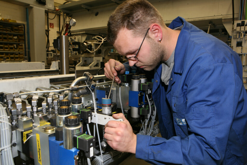 Auf der sicheren Seite sind Kunden von SSB-Maschinenbau mit Rund-um-Paketen zur professionellen Betreuung einer Produktionsmaschine im Rahmen von umfassenden After Sales-Konzepten inklusive Ersatzteilmanagement.