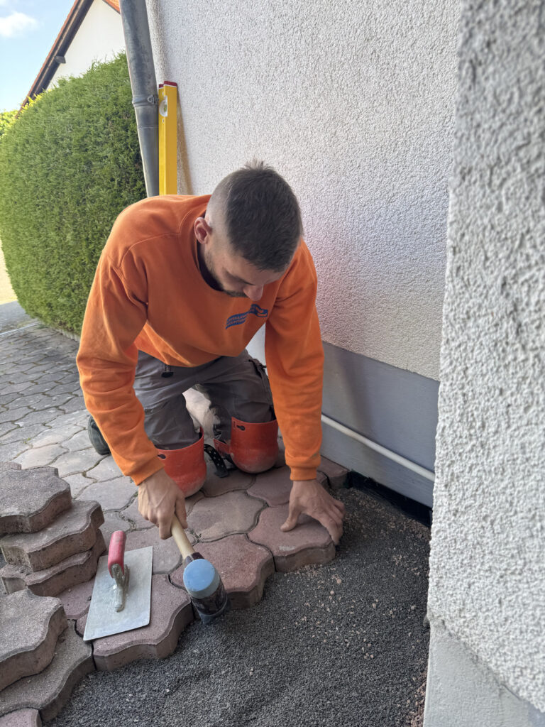 SIMPLEX-Schonhammer bei Pflasterarbeiten