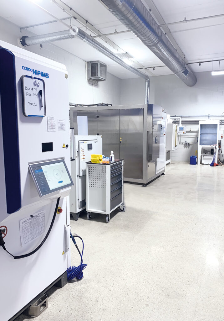 CemeCon installierte eine komplette schlüsselfertige Beschichtungslinie mit der CC800® HiPIMS als Herz-stück in der Fertigung bei Mi-Tech.