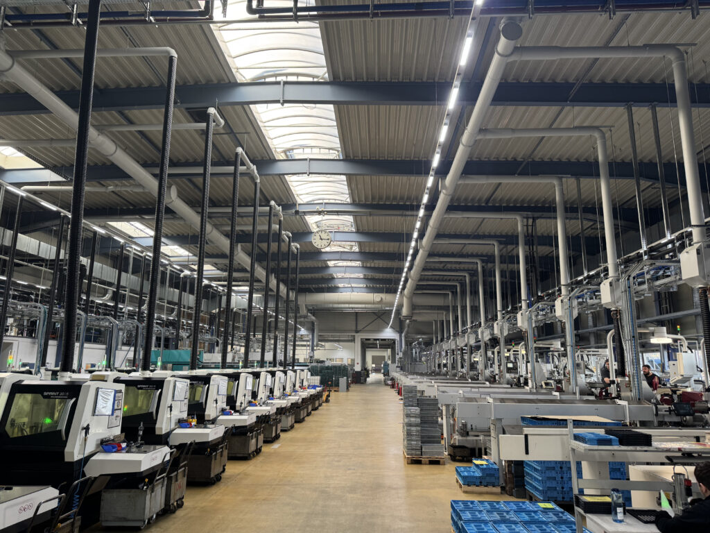Zentralabsauganlage mit Raumlufttechnik und Flammensperre in der Metallverarbeitung