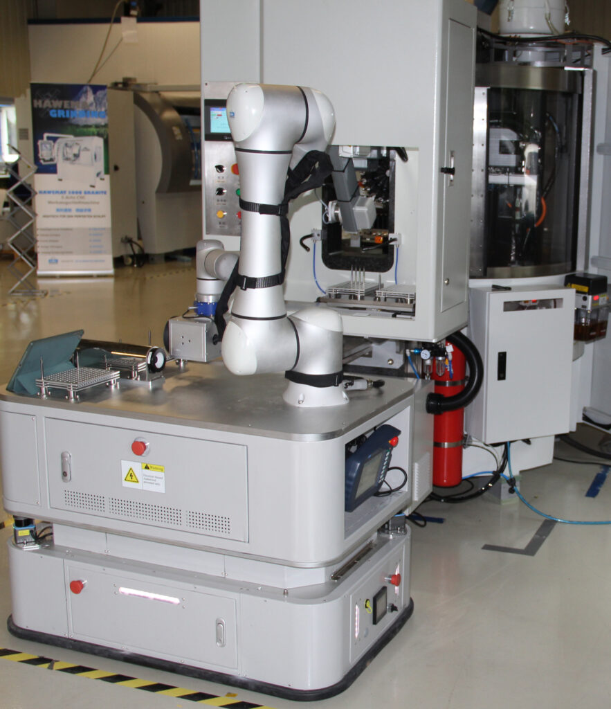 Robotergestützte Werkzeugschleifautomation im Lights-out-Betrieb