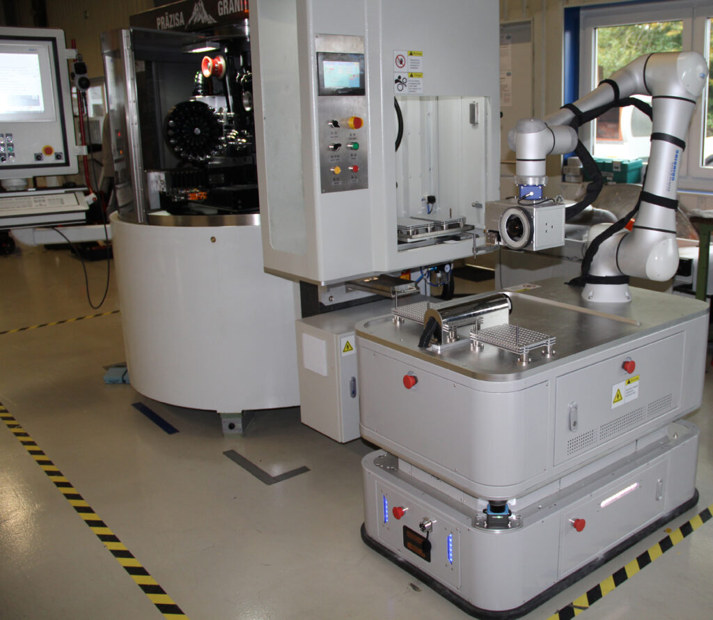 AGV-Cobot und automatisierte Werkzeugschleifprozesse beim HAWEMA Open House 2025