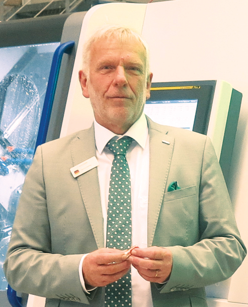 Miyano BNE-65 ATC: Kurzdreher mit B-Achse und Automatic Tool Changer 2 Markus Reißig, Geschäftsführer der Citizen Machinery Europe GmbH