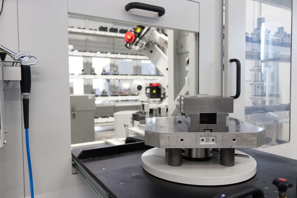 Vernetzte Fertigungsplattform für den Werkzeugbau 5 Optisches 2D-Code-System zur Palettenidentifikation in der automatisierten Fertigungszelle bei ESCHA